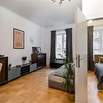 Golden Apartments Warsaw - Huge Comfortable 4 Bedrooms Apartment - Old Town - Freta